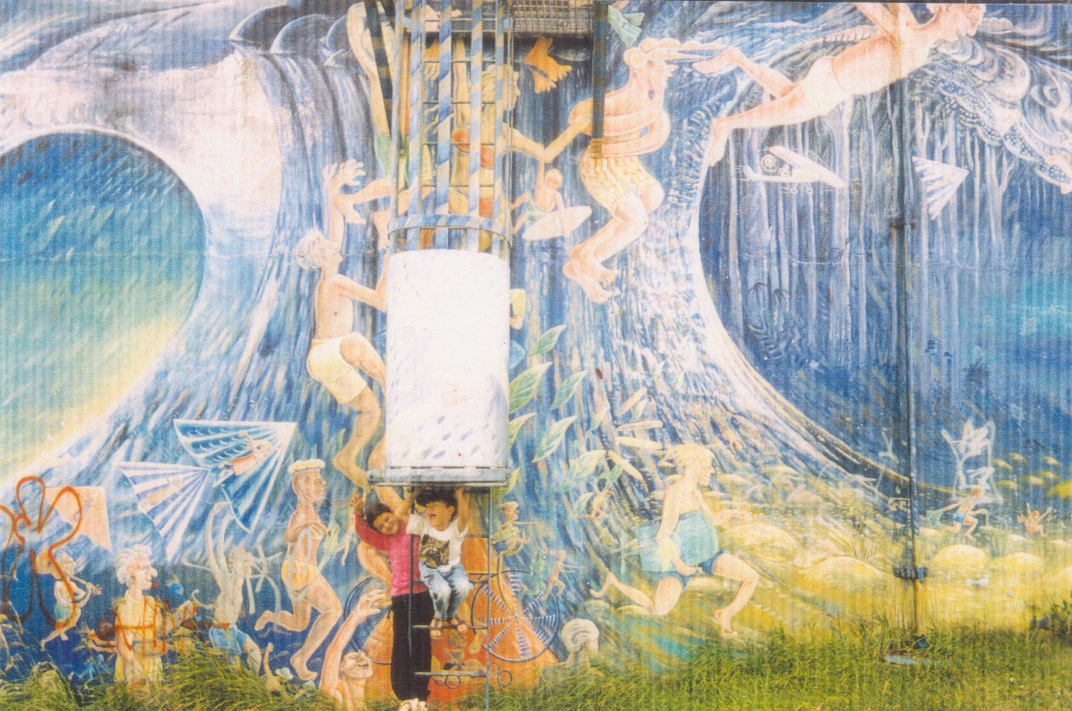 A HISTORY OF BYRON BAY (as seen painted on the water tower above the town).